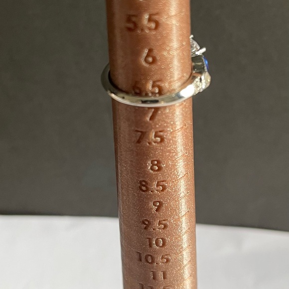 Silver Toned Fashion Ring Size 6.5 - Picture 6 of 6